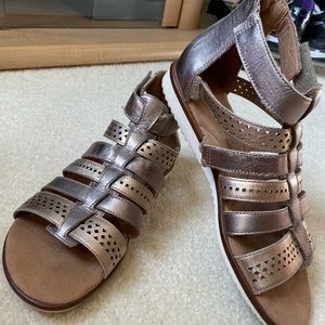 Ladies Clark sandal flat multi color gold and pewter color